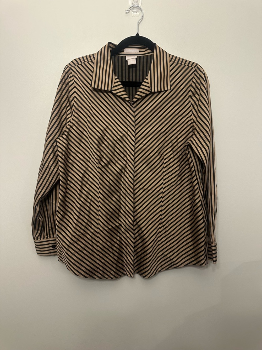 Chico's Women's No-Iron Sateen Black Tans Striped Button Down Size 8